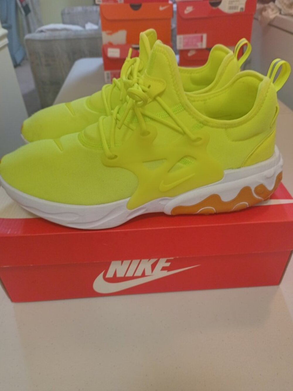Size 10.5 Nike React Presto AV2605-702 Neon Yellow Volt Shoes Replacement Box
